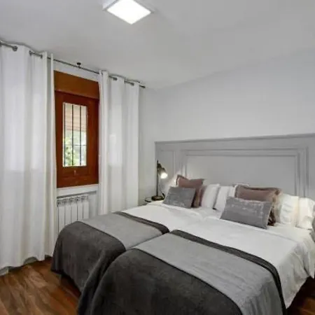 Rentitspain Grand Luxury Piscina & Jacuzzi Granada *