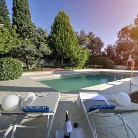 Rentitspain Grand Luxury Piscina & Jacuzzi Granada * Albolote